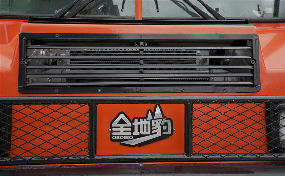 Raupen-Geländefahrzeug-Feuerwehrauto